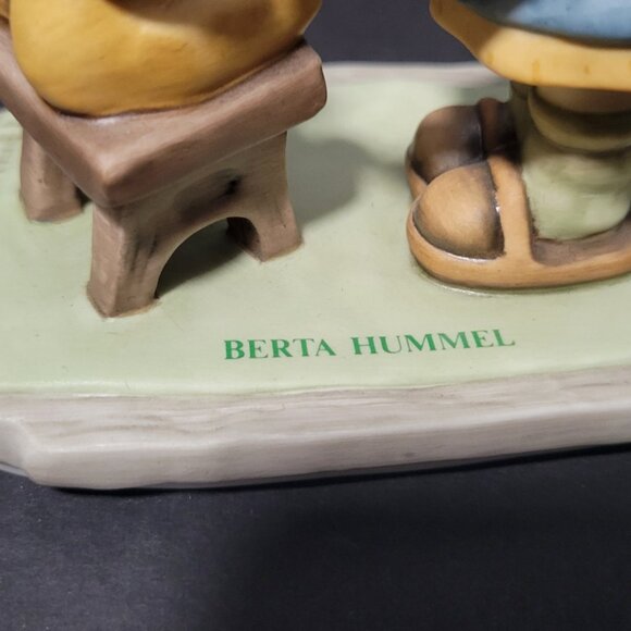 Goebel Hummel figurine With Love, Girl and Teddy Bear - Picture 6 of 7